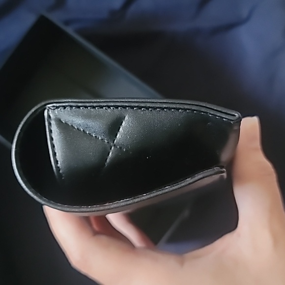 Chanel sunglasses case - Picture 4 of 8